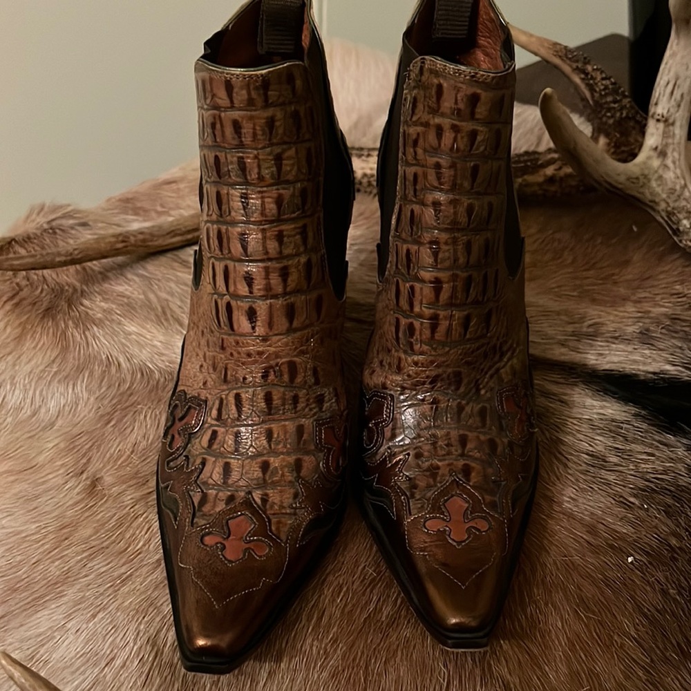 Donald Pliner Alligator Print Bronze Bootie 5 1/2